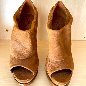 SCHUTZ  cute and comfortablE tan brown peep toe leather booties SIZE 8